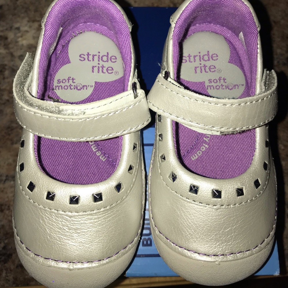 Little girls Striderite shoes - Picture 2 of 4
